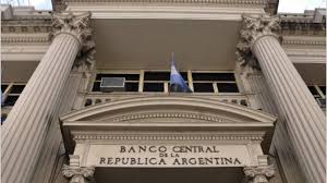Cepo de la era Macri: limitan compra de dólares y obligan a liquidar divisas en 5 días