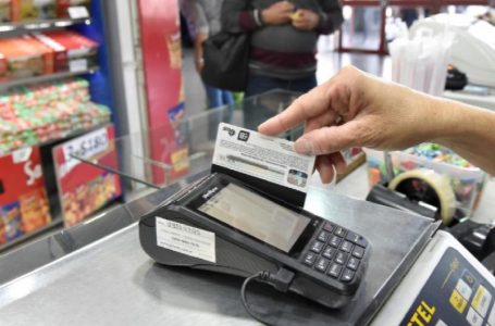 Pese al Día de la Madre, en octubre cayeron ventas en locales minoristas y creció levemente el comercio online