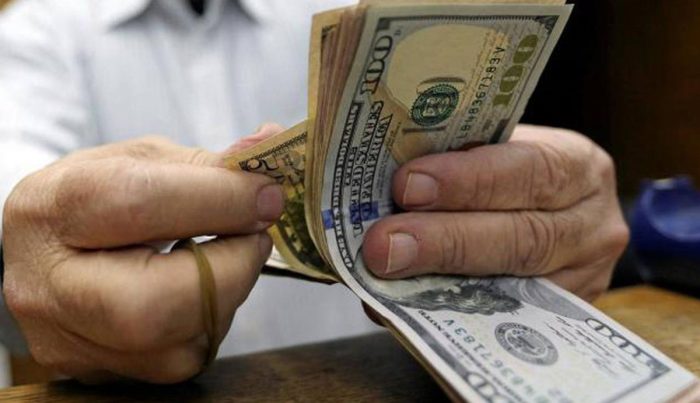 Se dispara el dólar y crece la presión devaluatoria