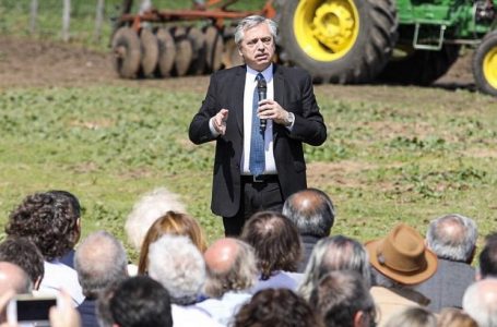 Alberto Fernández visita a una fábrica de aberturas de aluminio de Pablo Podestá