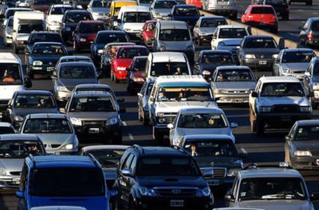 Ir a trabajar en auto cuesta más que ir en taxi