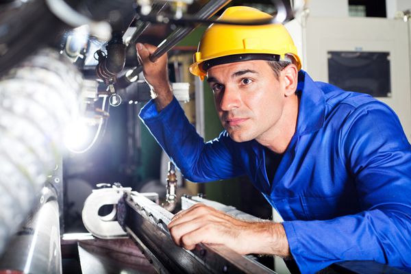 Creció el empleo formal en la industria y la actividad se mantiene, pero con salarios atrasados