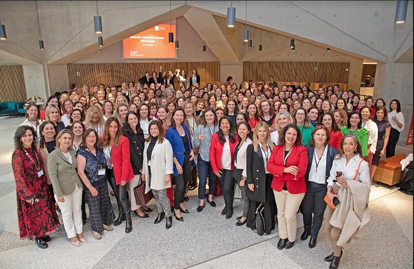 Comienza una nueva edición de las Becas Santander W50 para formar en liderazgo a mujeres directivas