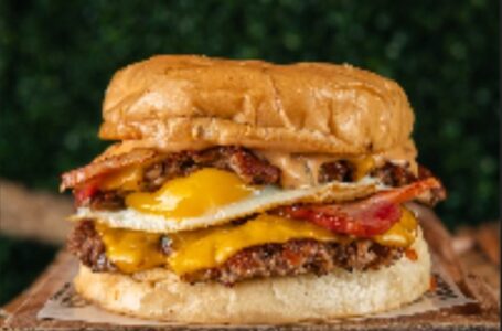 Cadena de hamburguesas artesanales desembarcó en Uruguay y Chile