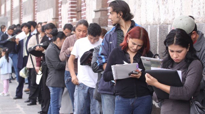 La desocupación cayó al 6,3% en el último trimestre de 2022, la más baja desde 2004