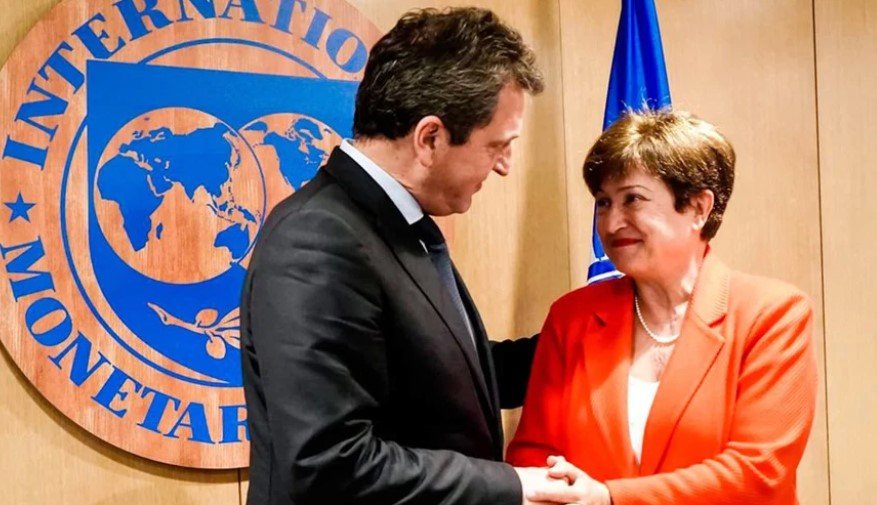 El FMI accedió a reducir las metas de reservas de Argentina
