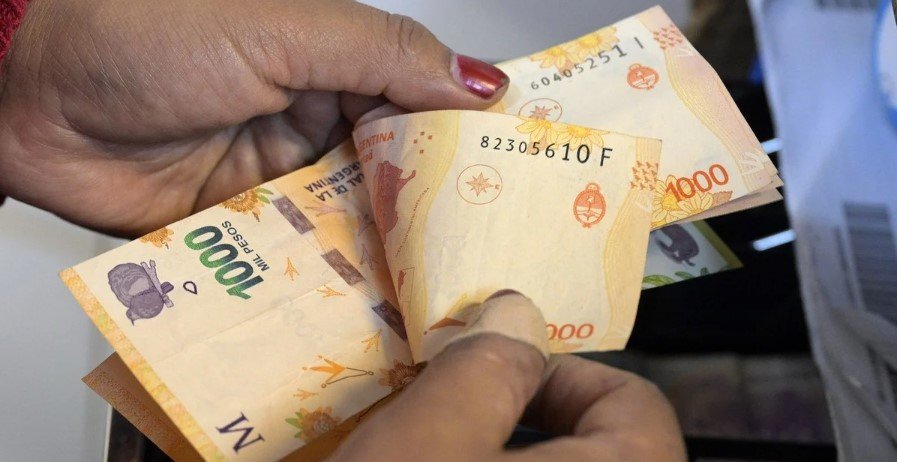 El salario mínimo subirá un 26,6% en tres meses y desde abril será de 80.342 pesos