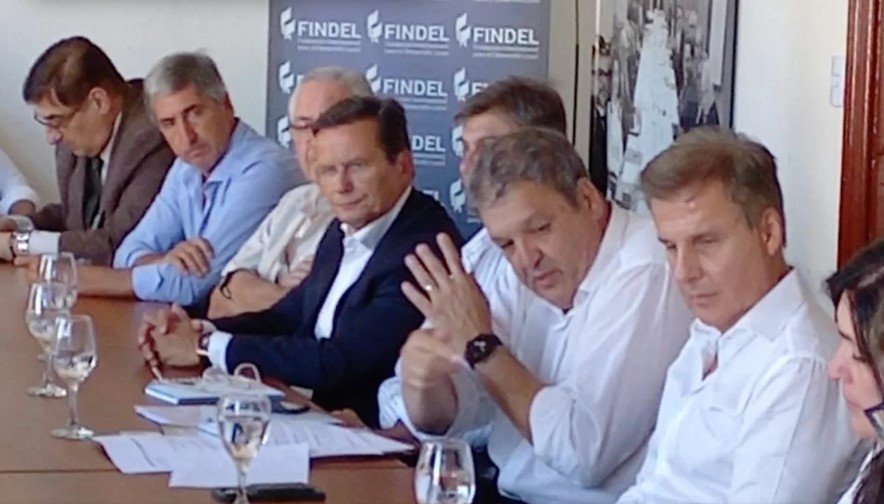 Pymes de CABA trabajarán con el gobierno porteño para convertir planes sociales en empleos