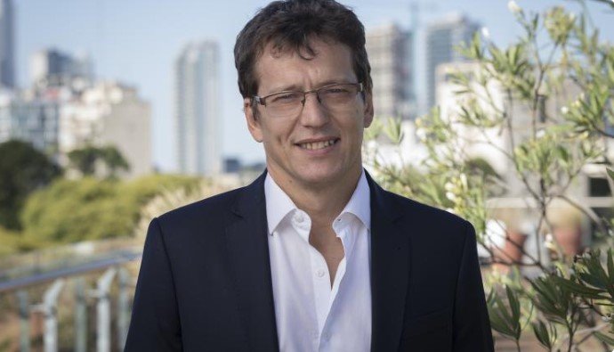 «En la ciudad de Buenos Aires predominan las empresas de servicios, pero el 15% del producto industrial del país lo aporta este distrito», José Luis Giusti, Ministro de Desarrollo Económico y Producción de CABA