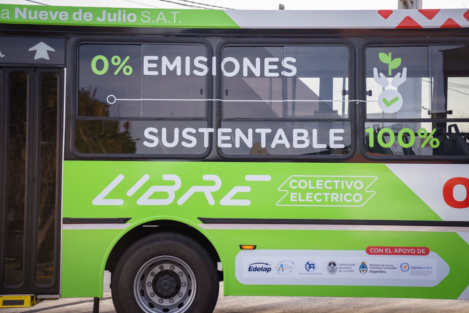 Se puso en marcha el primer ómnibus eléctrico argentino que funciona con baterías de litio