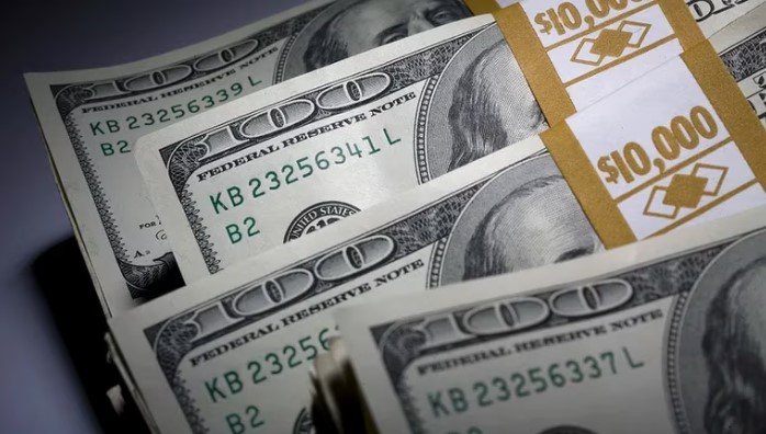 El Gobierno anunció nuevas restricciones para operar con dólares financieros