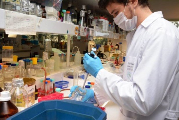 Laboratorios bioquímicos dejarían de atender por suba de costos y atraso en los pagos por parte de prepagas y obras sociales