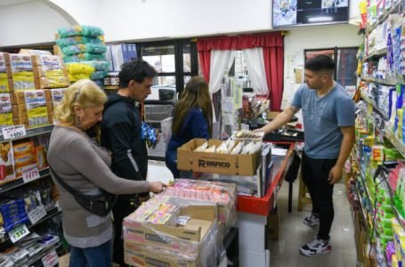 Las ventas minoristas pyme retrocedieron 4,1% anual en agosto. El rubro que más cayó es el de alimentos (6,1%)