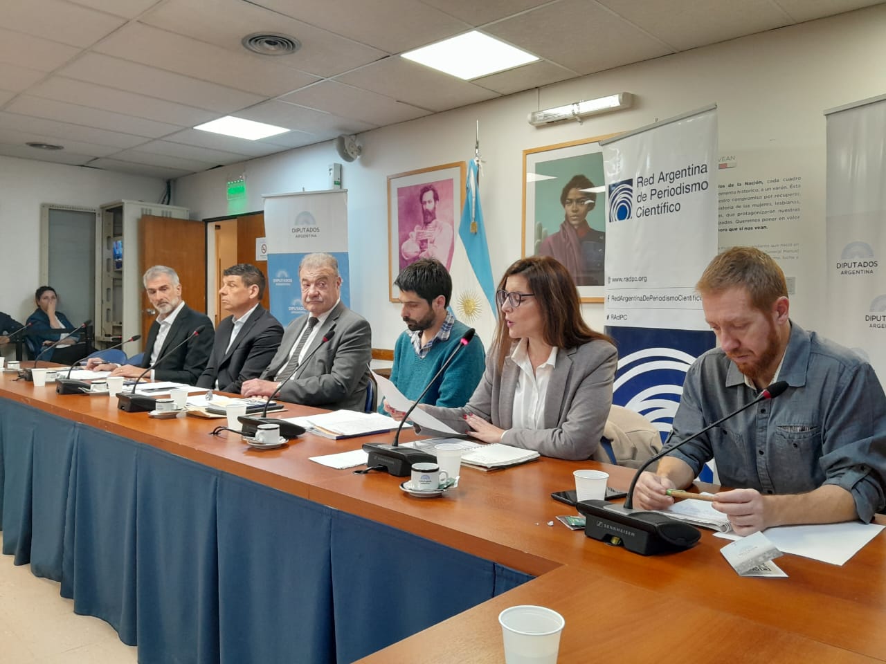 Referentes de los candidatos presidenciales debatieron sus propuestas en Ciencia y Salud