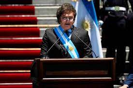En su discurso de Asunción Milei ratificó el ajuste y advirtió «el que corta no cobra»