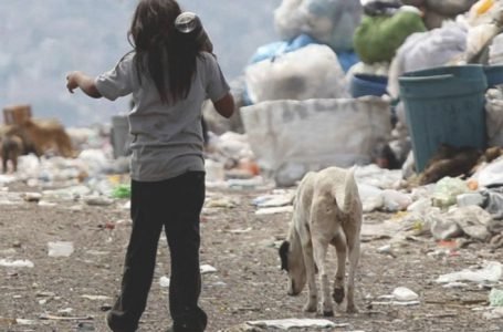 La pobreza subió a 44,7% en Argentina durante 2023, según la medición de la UCA