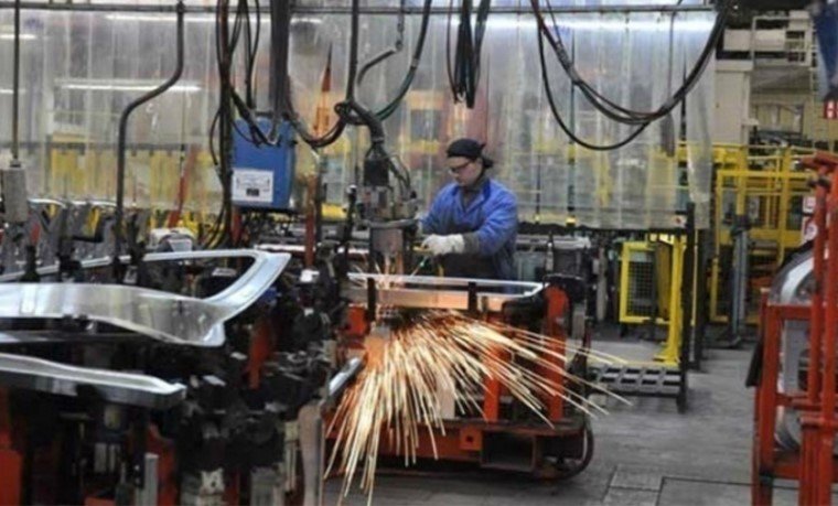 La industria Pyme cayó casi 10% interanual en febrero y acumula tres meses seguidos de retroceso