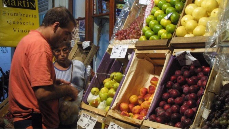 Del productor al consumidor, los precios de los alimentos se multiplicaron más de tres veces en marzo