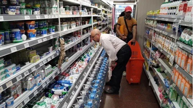 Consumo masivo marzo 2024: cae 2,5% mensual y 19% interanual