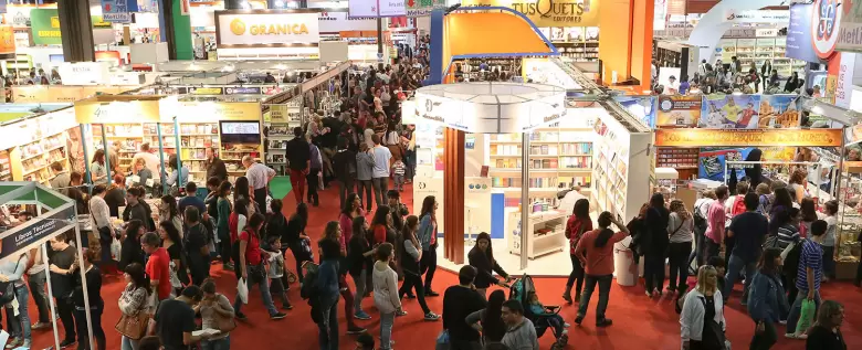 Feria del Libro: menos visitantes y derrumbe de ventas, una muestra del impacto de las medidas económicas en las industrias culturales que pese a todo resisten