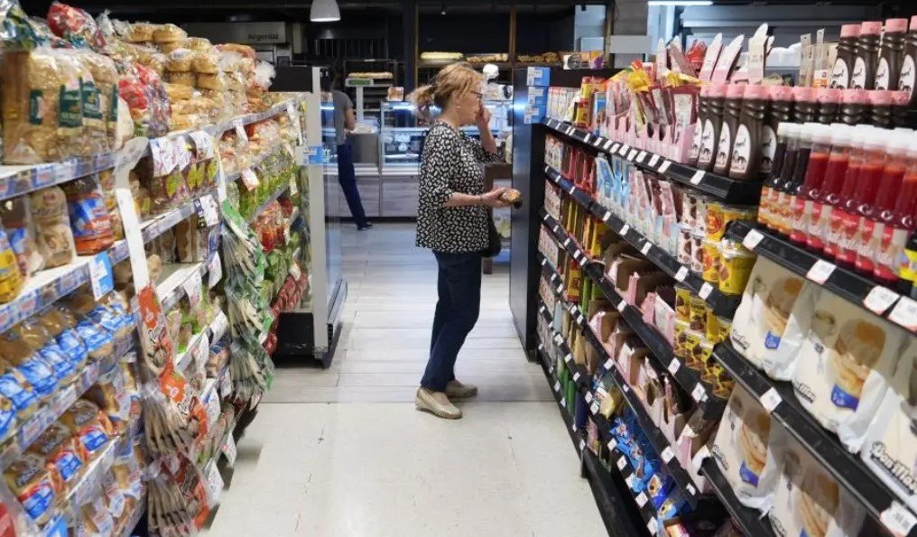 Sigue cayendo el consumo, retrocedió 20% en abril