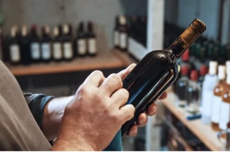 11,1% es lo que cayó la venta de vino en el mercado interno en abril. Los vinos tintos y rosados cayeron 9,9%, en tanto la retracción de los blancos llegó al 13,6%. FUENTE: Inst. Nacional Vitivinicultura