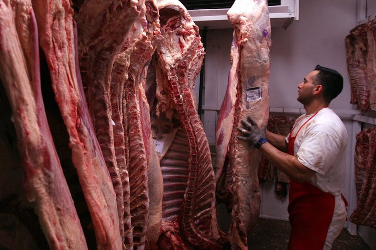 El consumo de carne interno volvió a caer mientras crecen las exportaciones