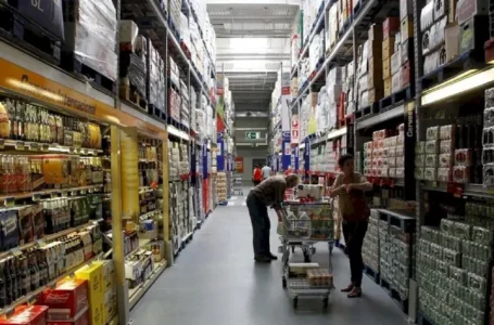 Las ventas en supermercados cayeron 7,6% en el primer año de la gestión Milei