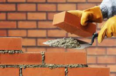 Señales ambiguas en la industria de la Construcción. Columna de Belén Ehuletche