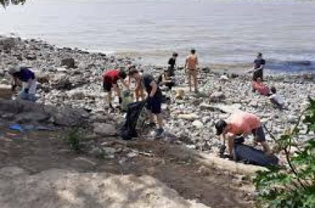 Empresas y vecinos limpian la costa de Vicente Lopez por el Día Mundial del Reciclaje