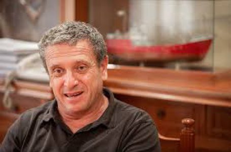 «Las industrias naval y pesquera están en situación gravísima. La pesca de langostino lleva cuatro meses parada. Todos los días cierran plantas pesqueras. Y en este contexto nadie quiere invertir en un buque», Domingo Contessi, vicepresidente Cámara de la Industria Naval y empresario pesquero de Mar del Plata