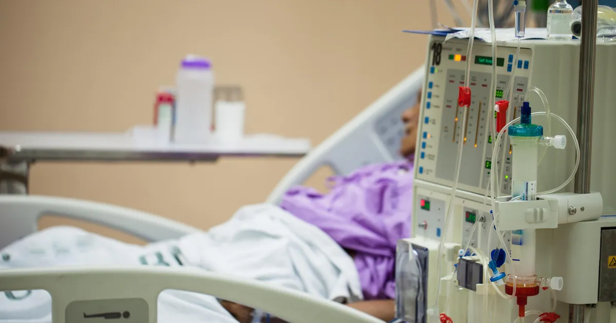 Pacientes y prestadores de servicios de diálisis en riesgo por falta de pago