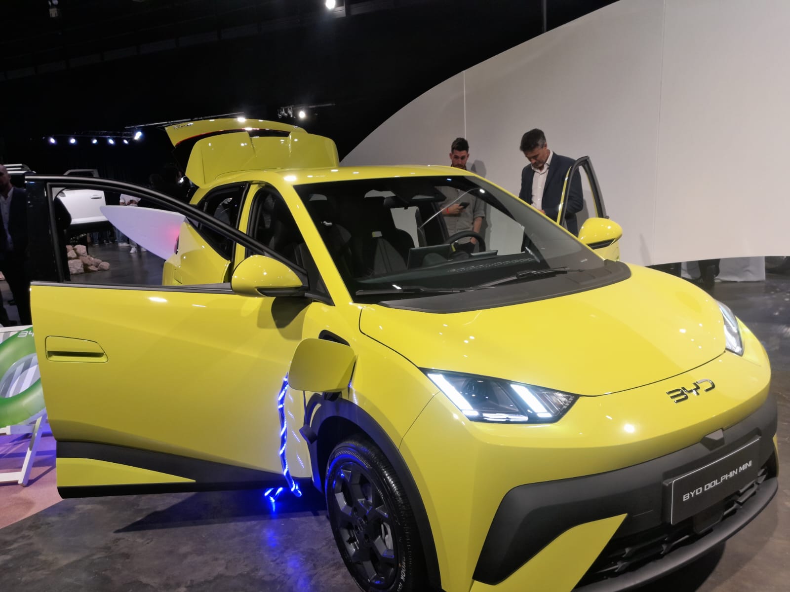 Llega al país marca de autos chinos híbridos y eléctricos que se propone mitigar el Cambio Climático