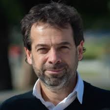 «La reforma laboral es necesaria. Pero no va a mejorar el ingreso ni a crear más empleo por sí misma, porque por más que le reduzcan los costos laborales, una empresa no va a tomar un trabajador adicional si no va a producir más». Federico Pastrana, economista, socio de C-P Consultora