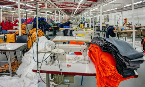 La actividad textil cayó 33,2% y continúa la brecha con la industria