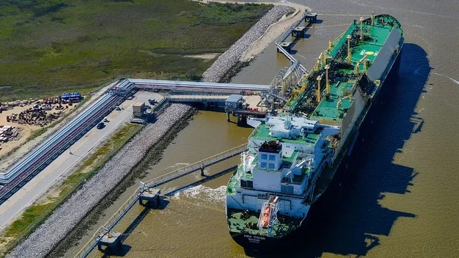 GNL: el Gobierno aseguró barcos para el invierno, pero persisten dudas sobre cortes