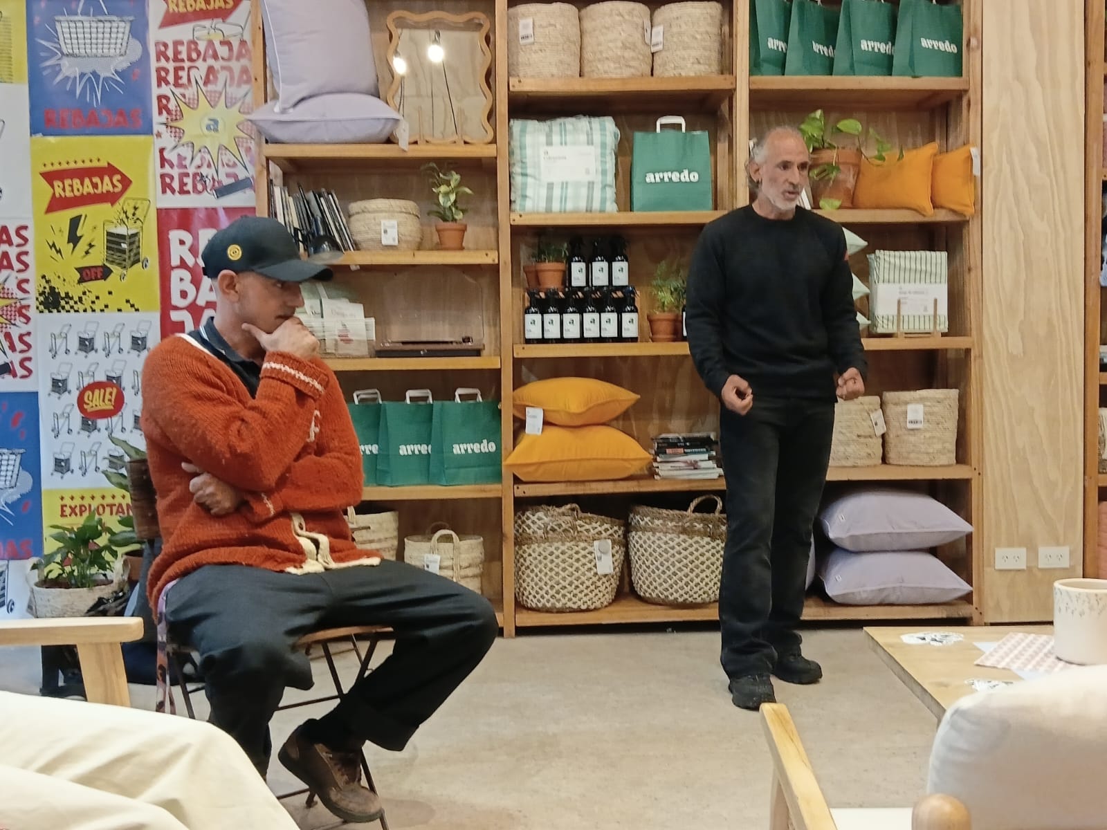 Arredo apuesta al reciclado textil y redecoró sus tiendas con espacios para el arte y el bienestar