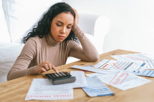Precarización, Pluriempleo, Pobreza y Deudas: para el 86,6% de los argentinos se necesitan dos o más empleos para llegar a fin de mes y el 62% tomó deuda para cubrir gastos básicos