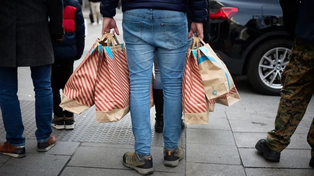 Se frenó la recuperación: el consumo volvió a caer en junio pese a la baja de la inflación