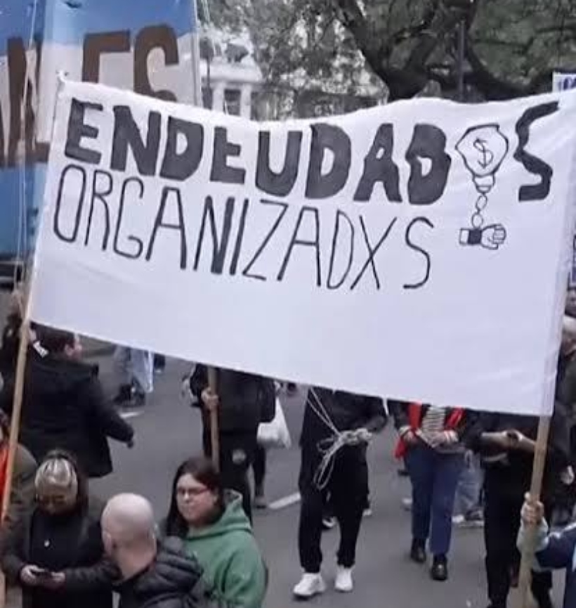 Ingresos en caída libre y Morosidad Récord. Una radiografía de los deudores argentinos