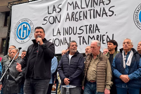 La CGT convocó a una marcha por el #Industricidio